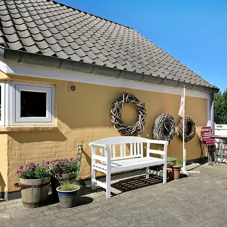 Three-bedroom Holiday In 20 Ferienhaus *