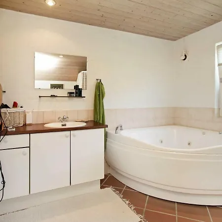 Ferienhaus Three-bedroom Holiday In 20