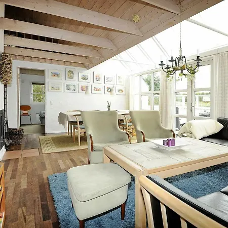 Ferienhaus Three-bedroom Holiday In 20 *