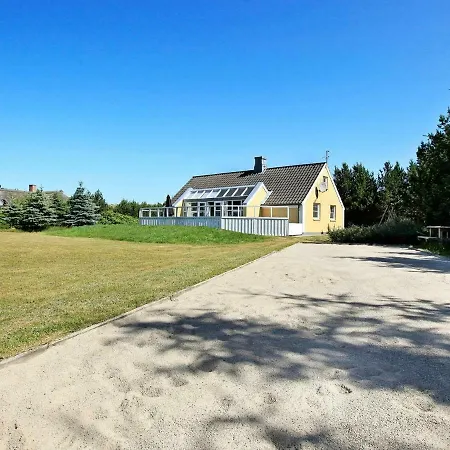 Ferienhaus Three-bedroom Holiday In 20 *