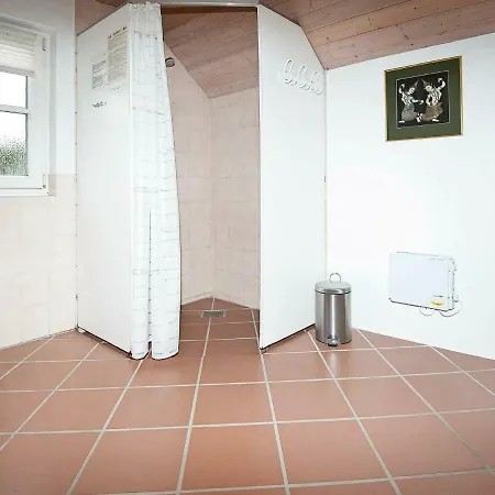 Ferienhaus Three-bedroom Holiday In 20 *