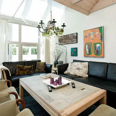 Three-bedroom Holiday In 20 Ferienhaus